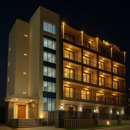 Fabhotel Satyam International Noida Luaran gambar